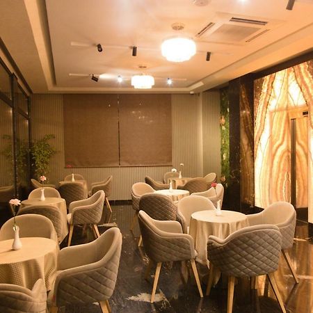 Emerald Boutique Hotel Тирана Екстериор снимка