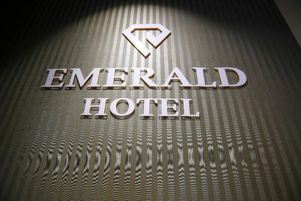 Emerald Boutique Hotel Тирана Екстериор снимка