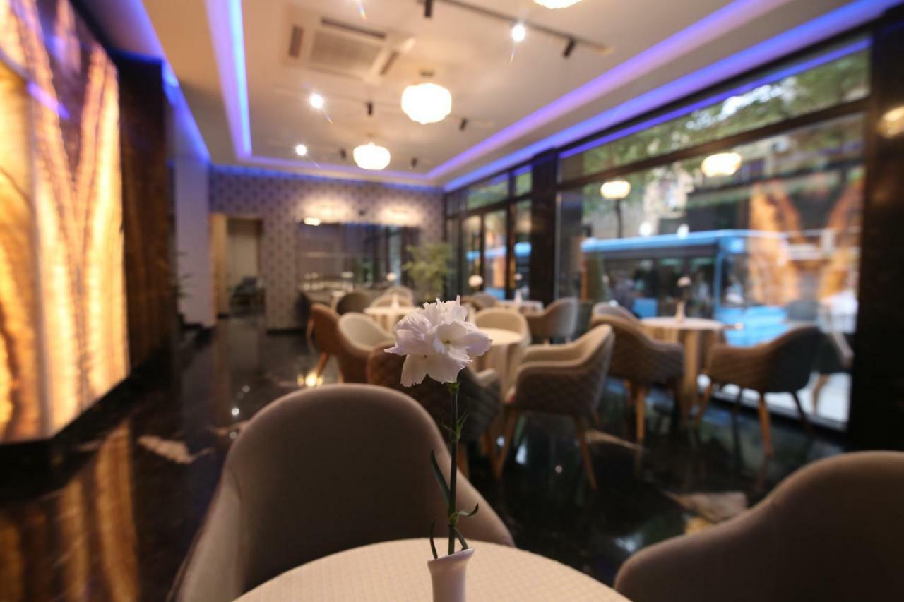 Emerald Boutique Hotel Тирана Екстериор снимка