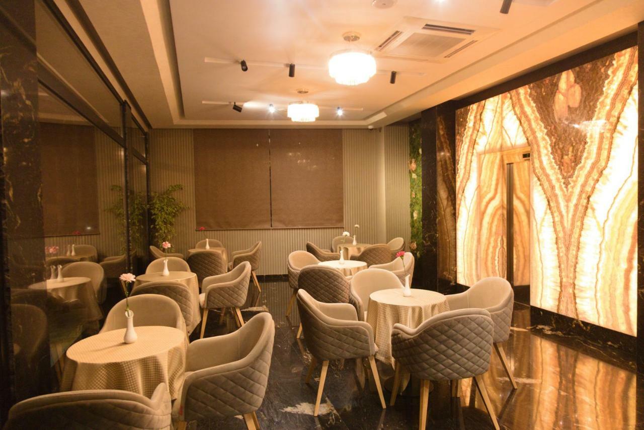 Emerald Boutique Hotel Тирана Екстериор снимка