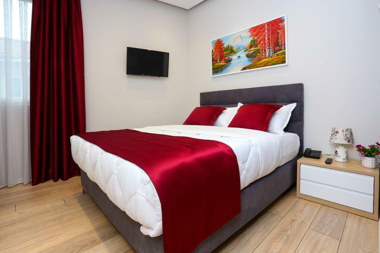 Emerald Boutique Hotel Тирана Екстериор снимка