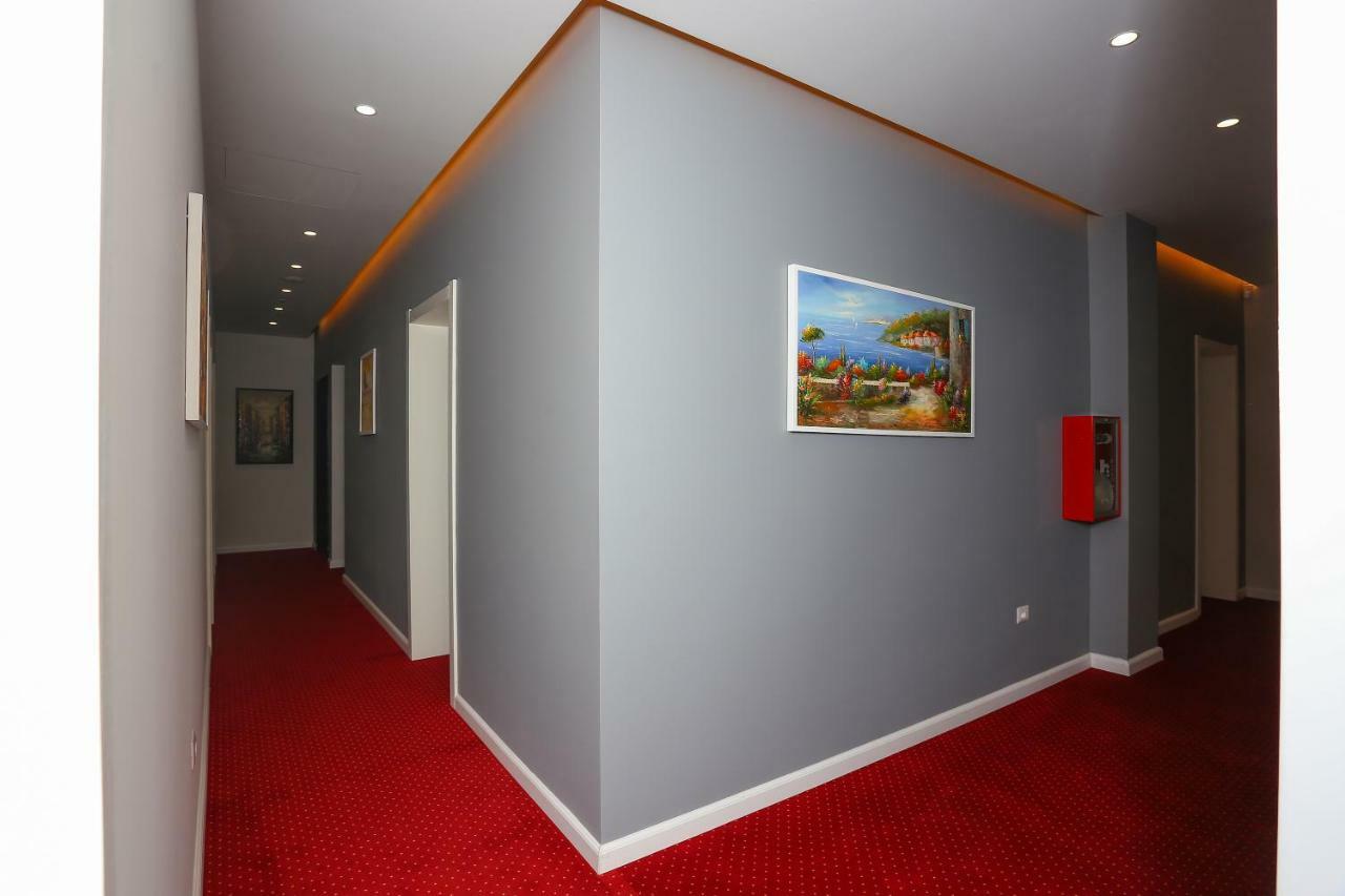Emerald Boutique Hotel Тирана Екстериор снимка