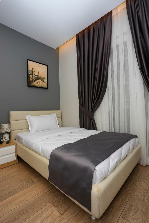 Emerald Boutique Hotel Тирана Екстериор снимка