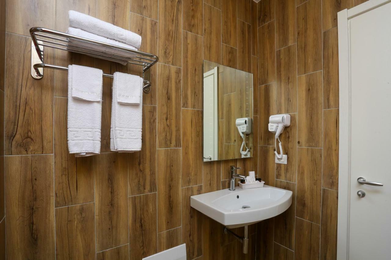 Emerald Boutique Hotel Тирана Екстериор снимка
