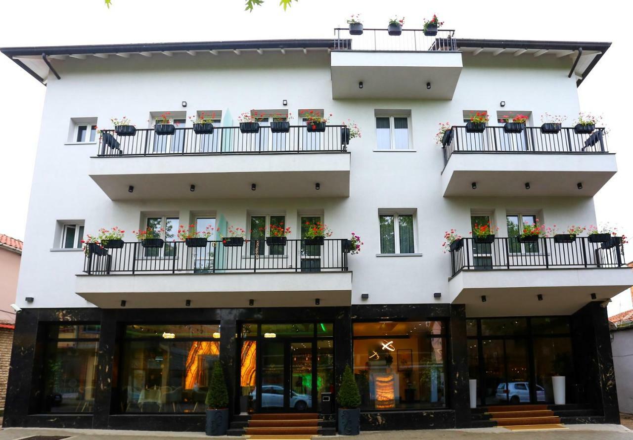 Emerald Boutique Hotel Тирана Екстериор снимка