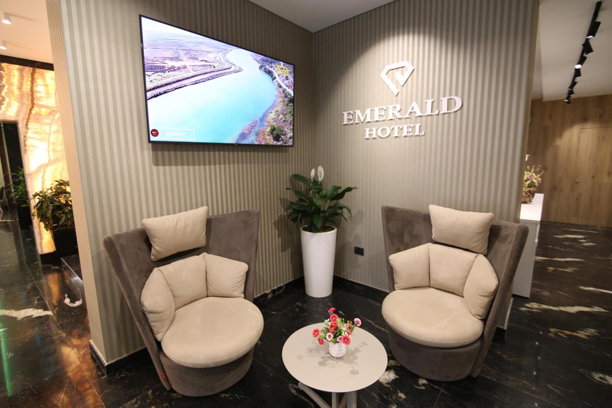 Emerald Boutique Hotel Тирана Екстериор снимка