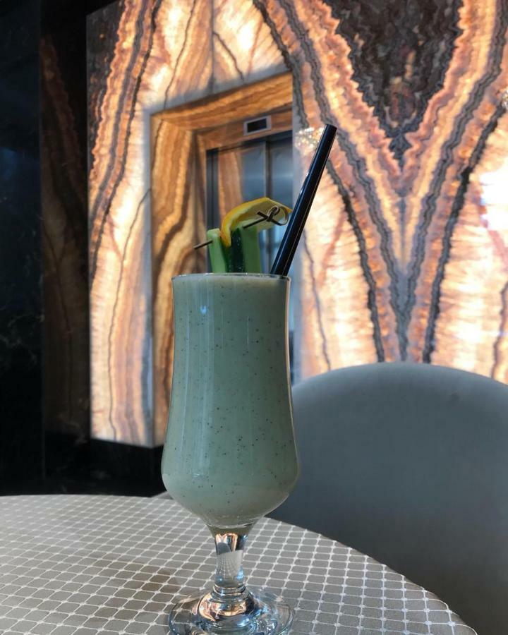 Emerald Boutique Hotel Тирана Екстериор снимка
