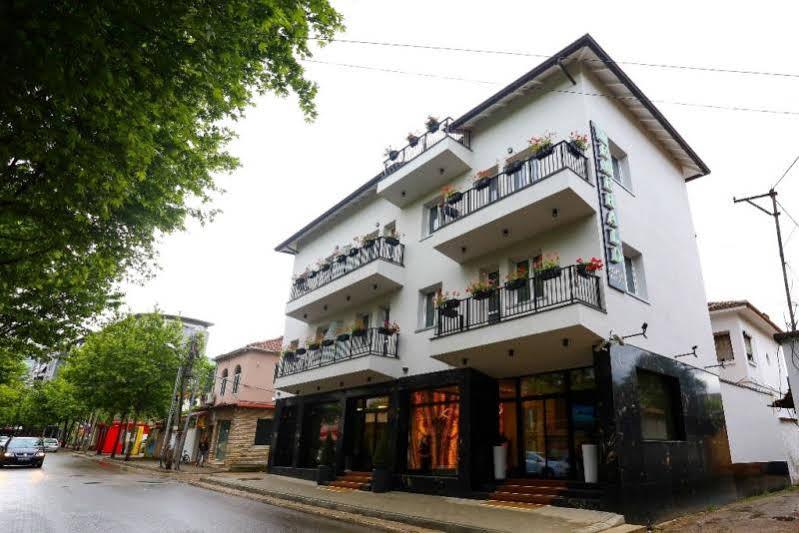 Emerald Boutique Hotel Тирана Екстериор снимка
