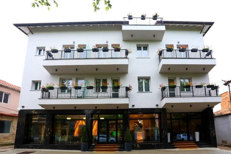 Emerald Boutique Hotel Тирана Екстериор снимка