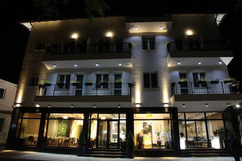 Emerald Boutique Hotel Тирана Екстериор снимка